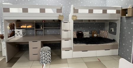 Кровать 3-х ярусная Квартет + стол для 2 детей (велюр + белый)